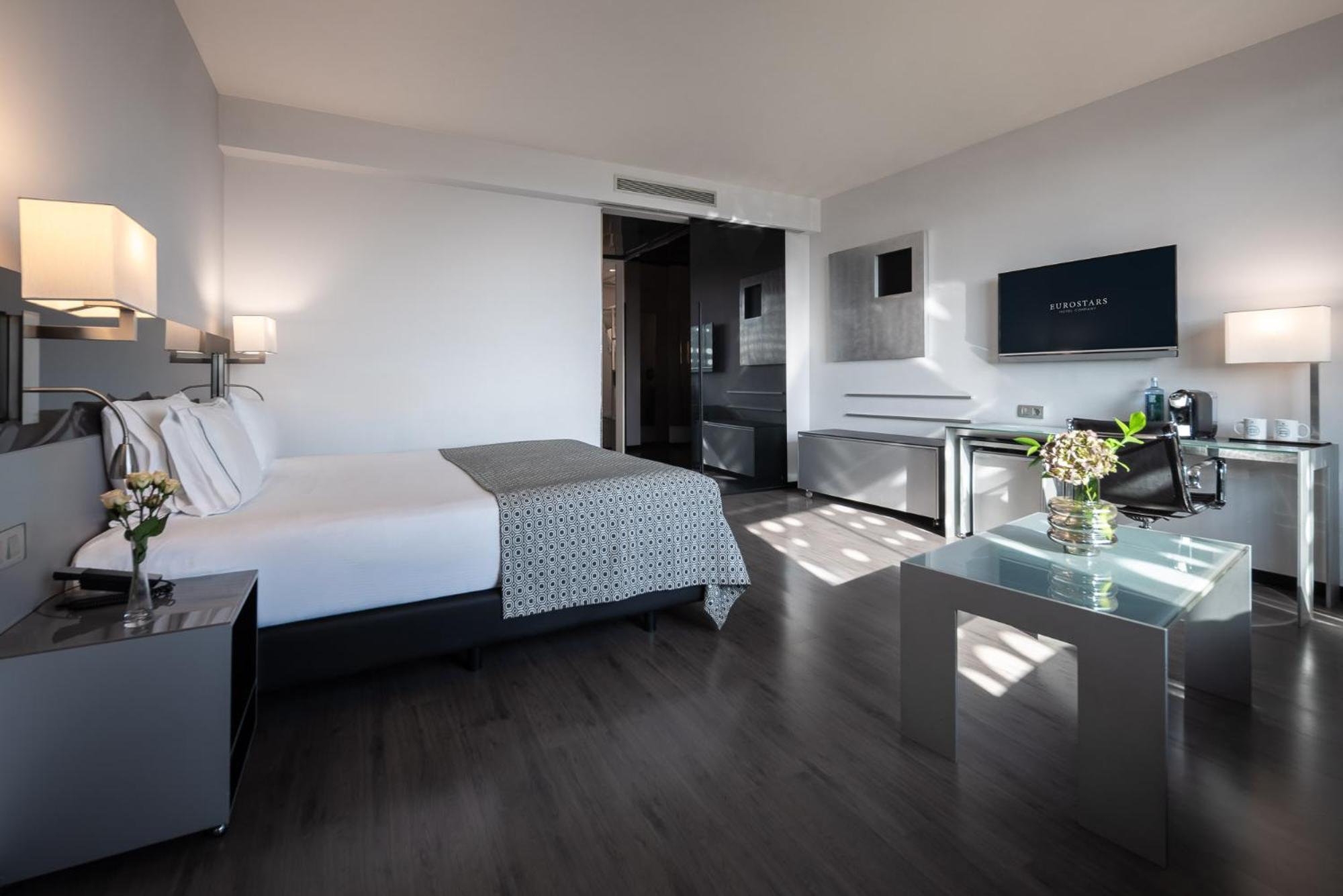 Eurostars Palace Cordoba Ngoại thất bức ảnh A room at the hotel